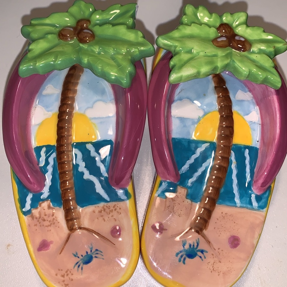 Vintage flip flop salt & pepper shakers - Picture 3 of 5